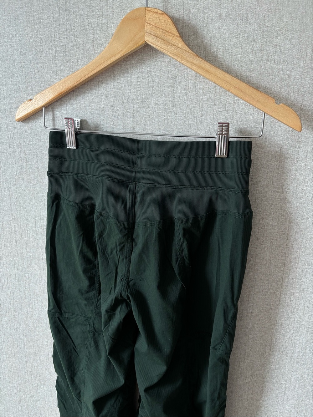 lululemon athletica Dark Green Women’s Athletic Pants - Picture 2 of 4